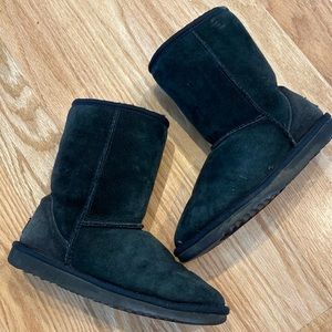 UGG Womens Classic Short boot in black